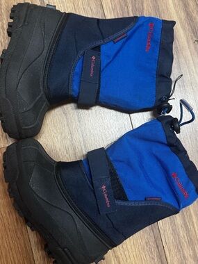 Columbia Kids Blue and Black Insulated Snow Boots size 11 boys soles like new